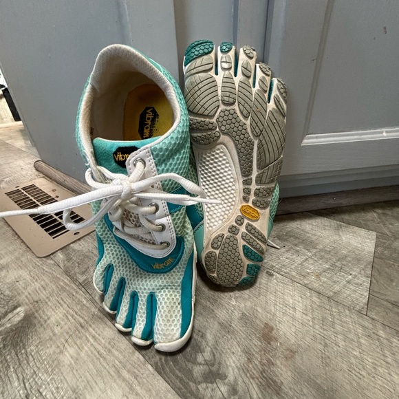 Vibram five finger size 38 - Picture 2 of 3